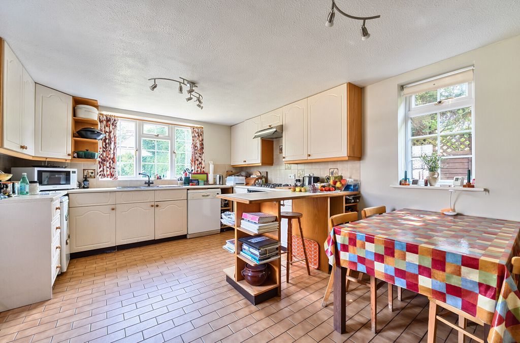 Property photo 2 of 22 1336619-5-689B347...