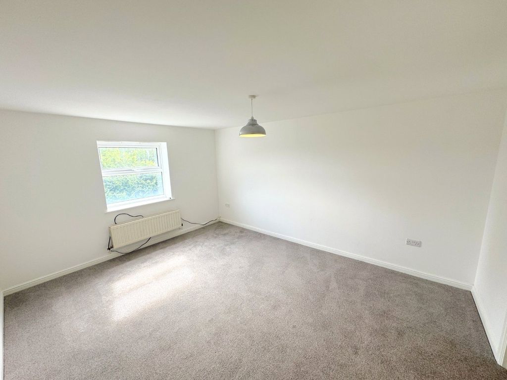 Property photo 2 of 9 Picture No. 17