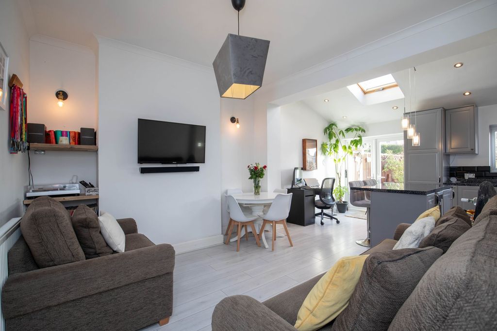 Property photo 3 of 29