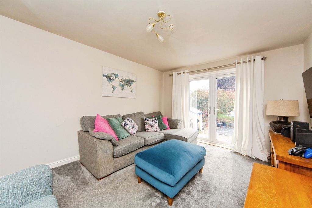 Property photo 2 of 17