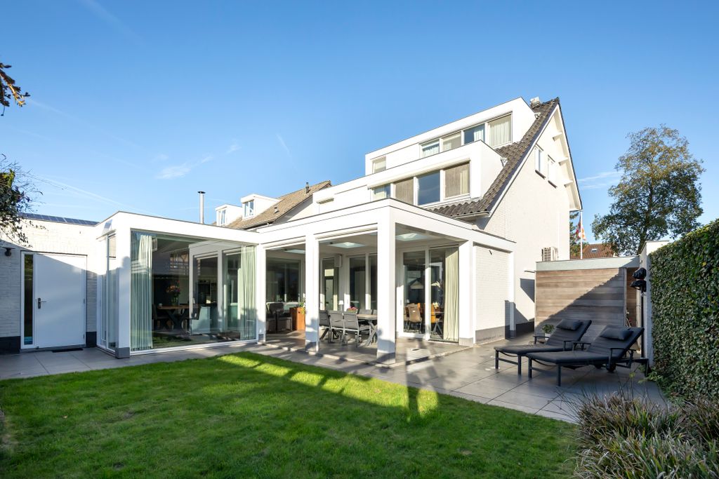 Property photo 2 of 37