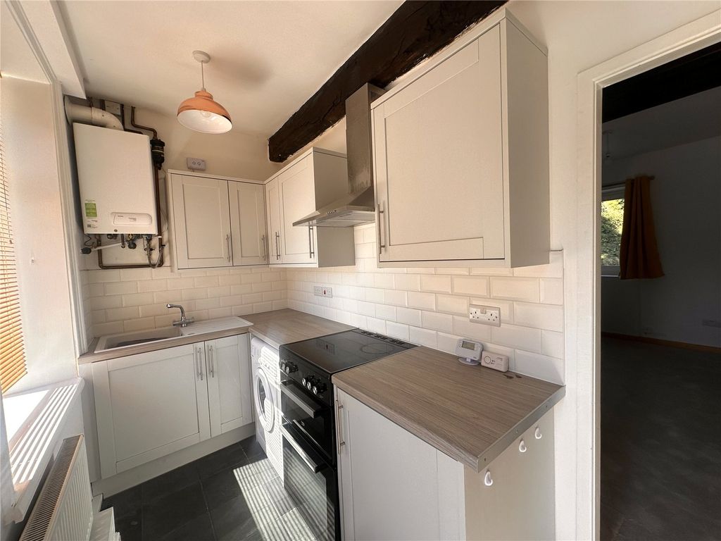 Property photo 2 of 9 Kitchen