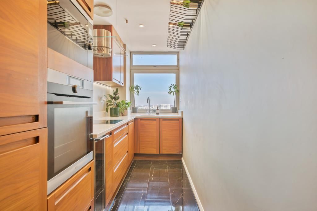 Property photo 2 of 12 Kitchen