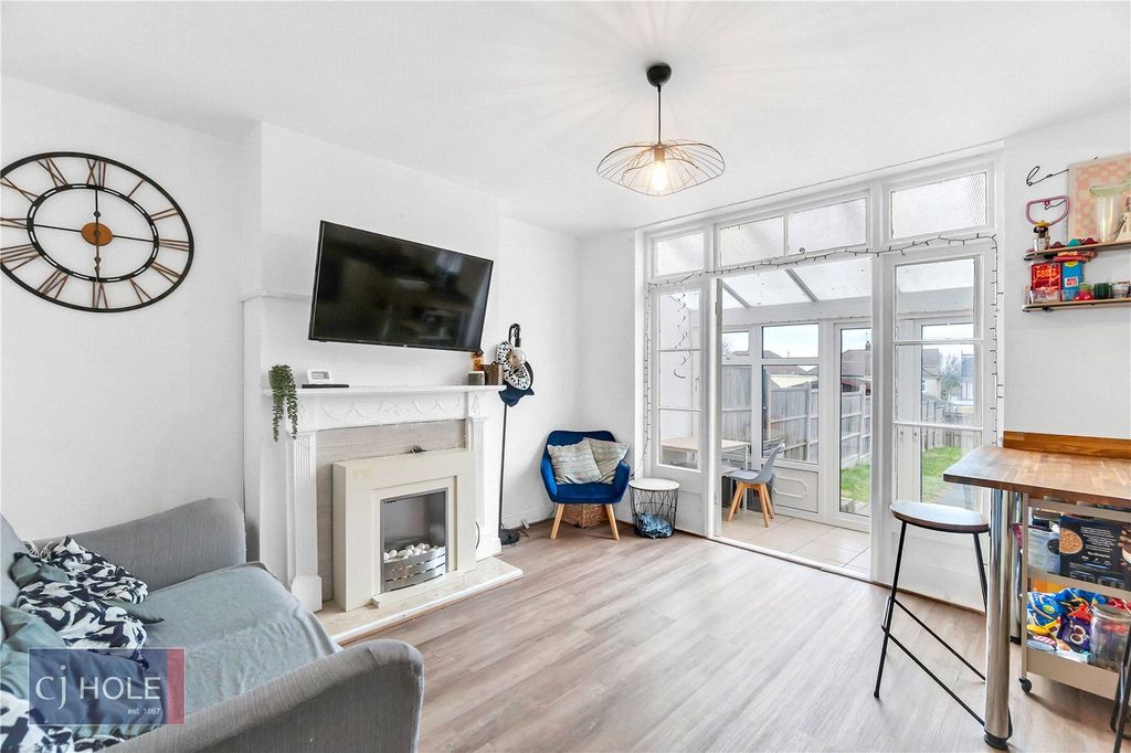 Property photo 2 of 19 Picture No. 12