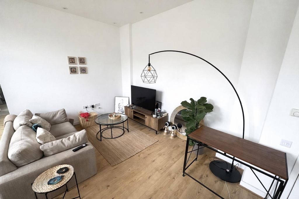 Property photo 2 of 6 Coopers Estate Agents