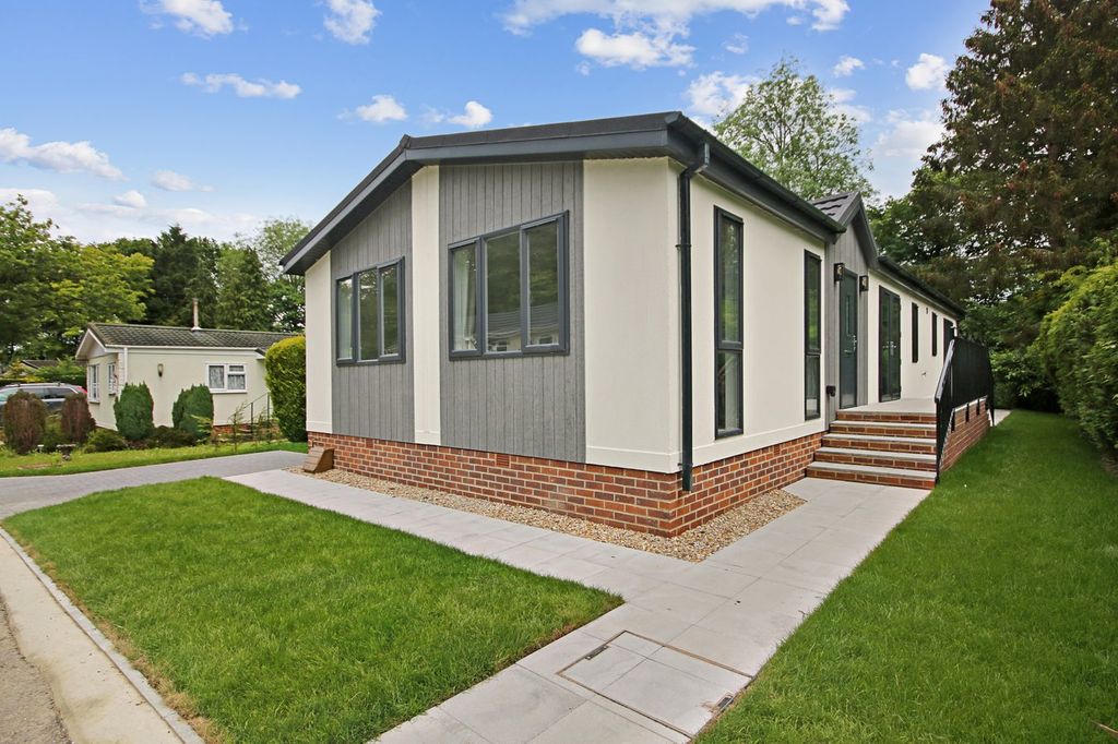 Property photo 1 of 21