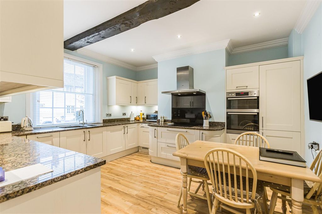 Property photo 3 of 21 5_70553.Jpg