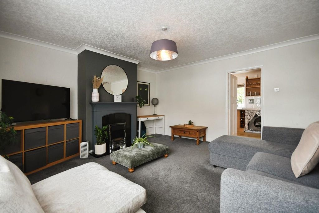 Property photo 3 of 16 Lounge 02.Jpg