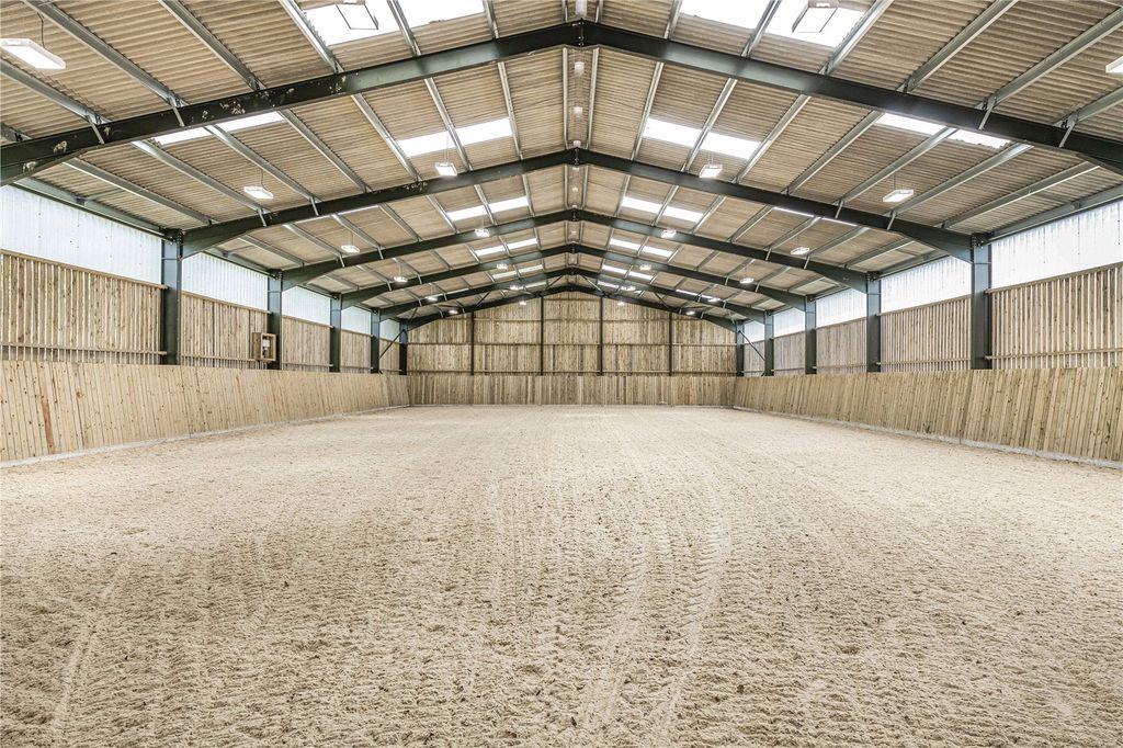 Property photo 2 of 42 Arena