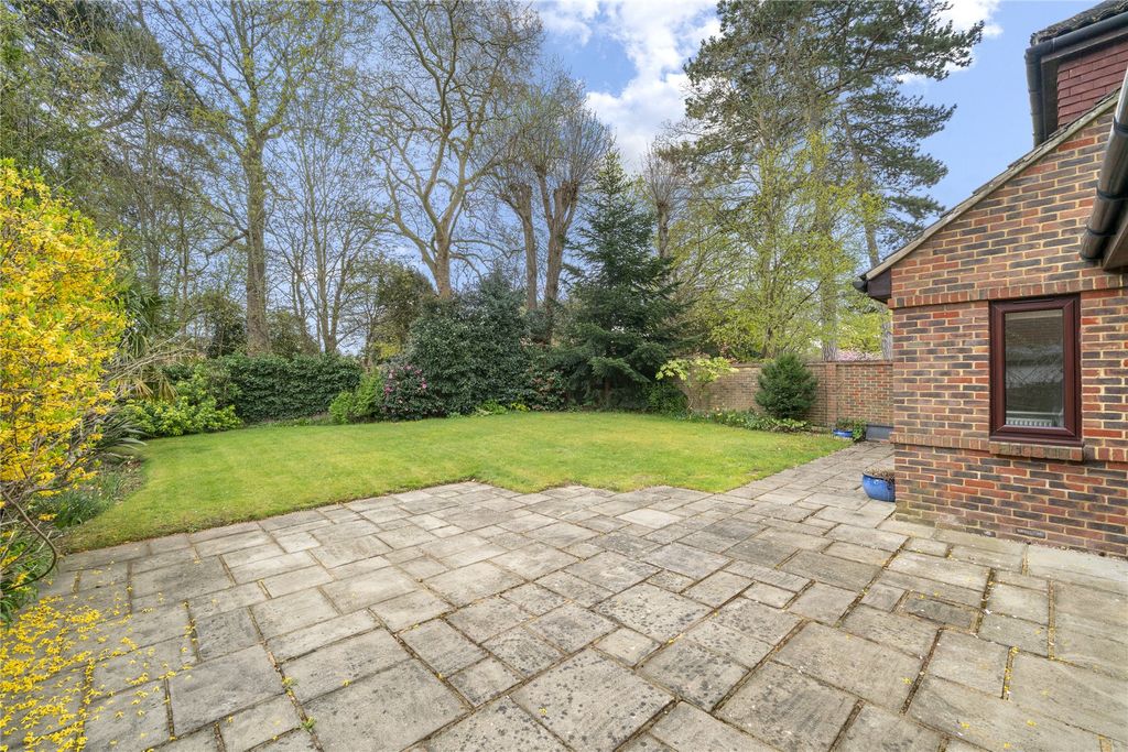 Property photo 2 of 13 Garden