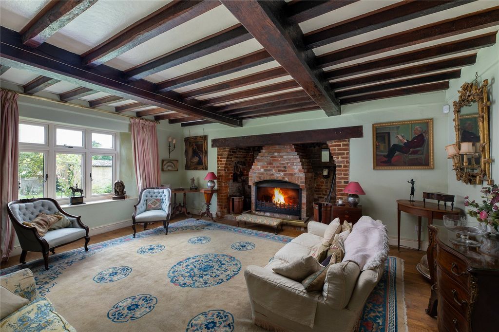 Property photo 3 of 18 Sitting Room