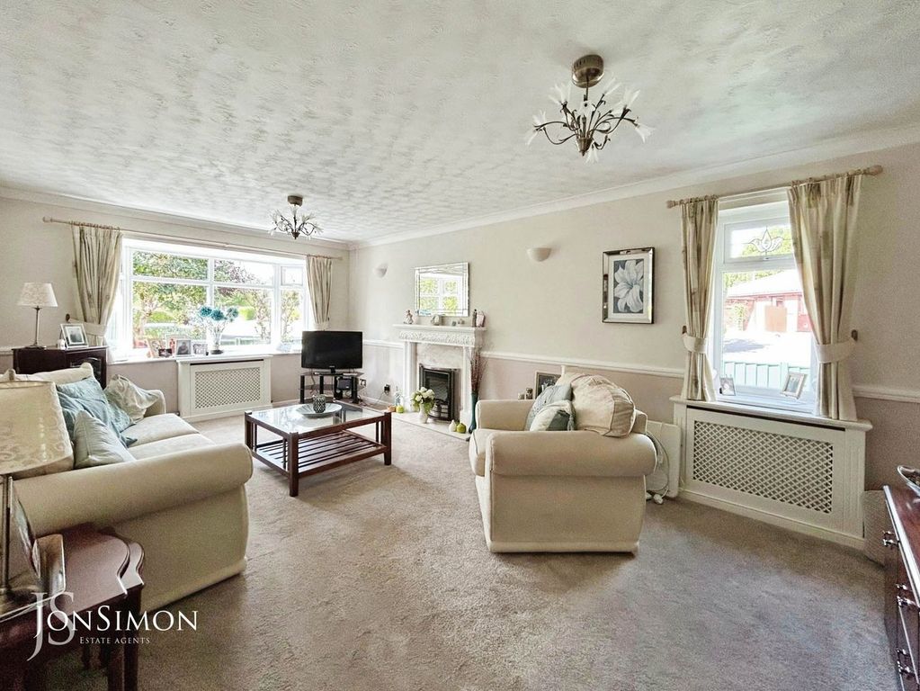 Property photo 2 of 28