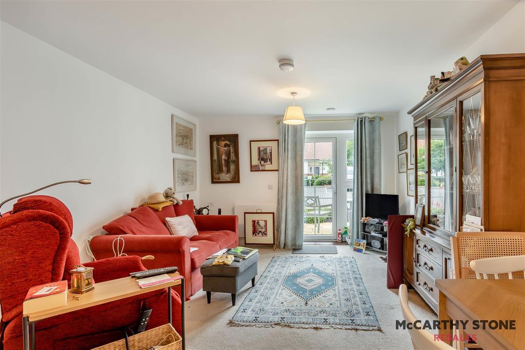 Property photo 2 of 17 8602866-Interior08.Jpg