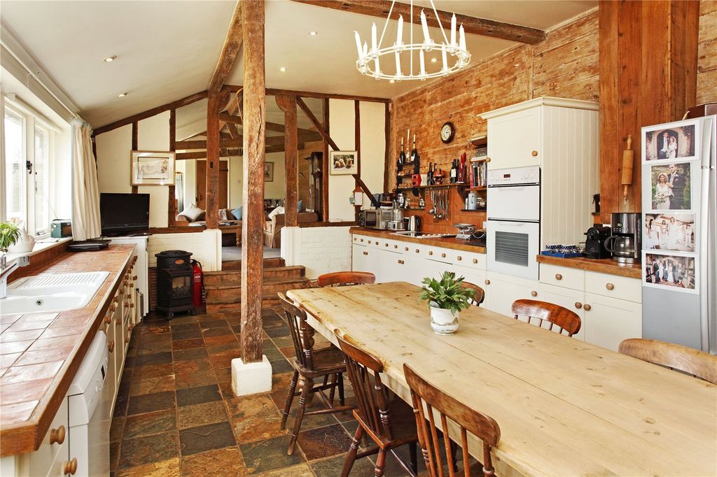 Property photo 3 of 20 Kitchen II
