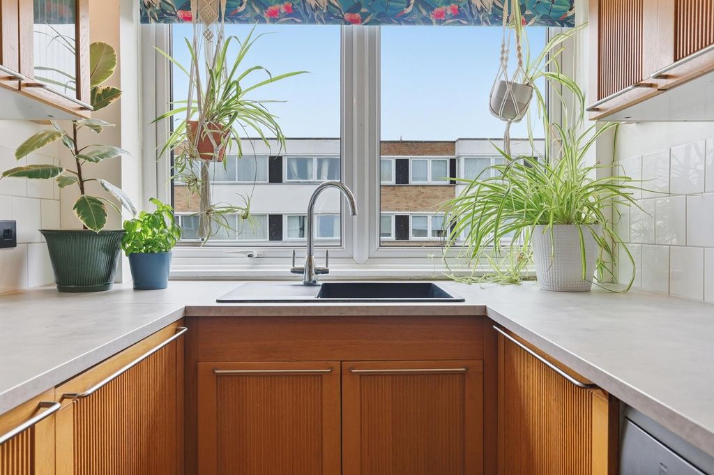 Property photo 3 of 22 Kitchen