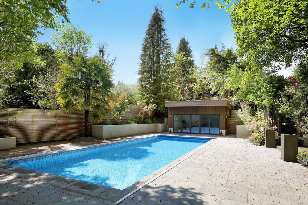Property photo 2 of 31 Pool