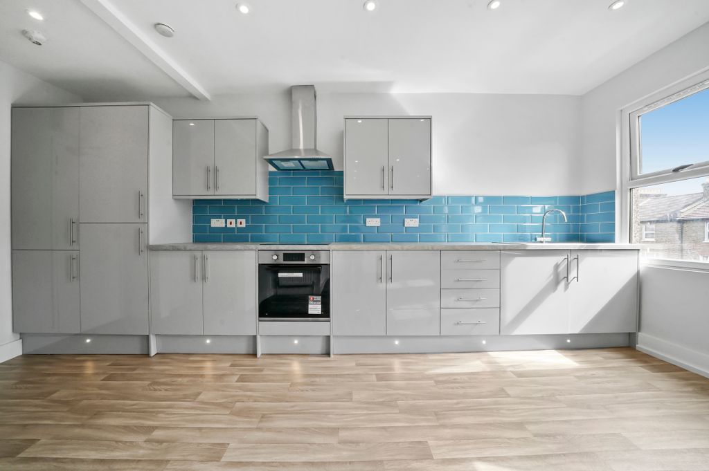 Property photo 3 of 9 Kitchen