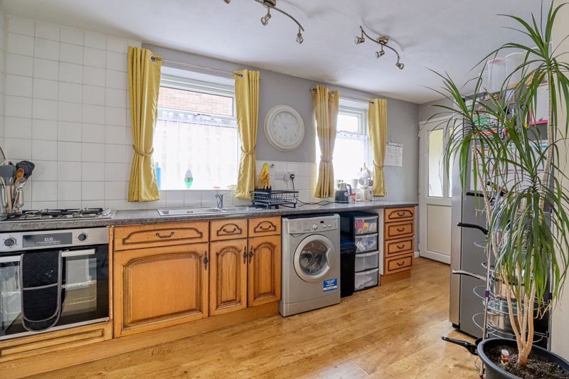 Property photo 3 of 12 Kitchen