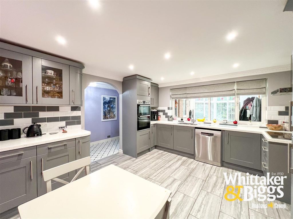 Property photo 2 of 37 Breakfast Kitchen