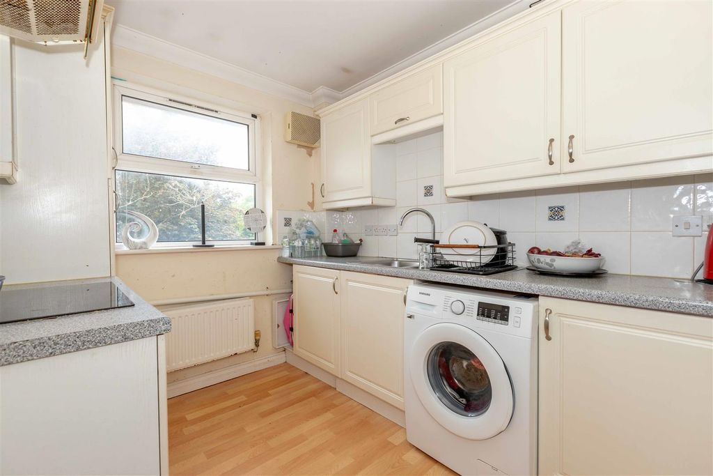 Property photo 2 of 12 Whitworth-07.Jpg