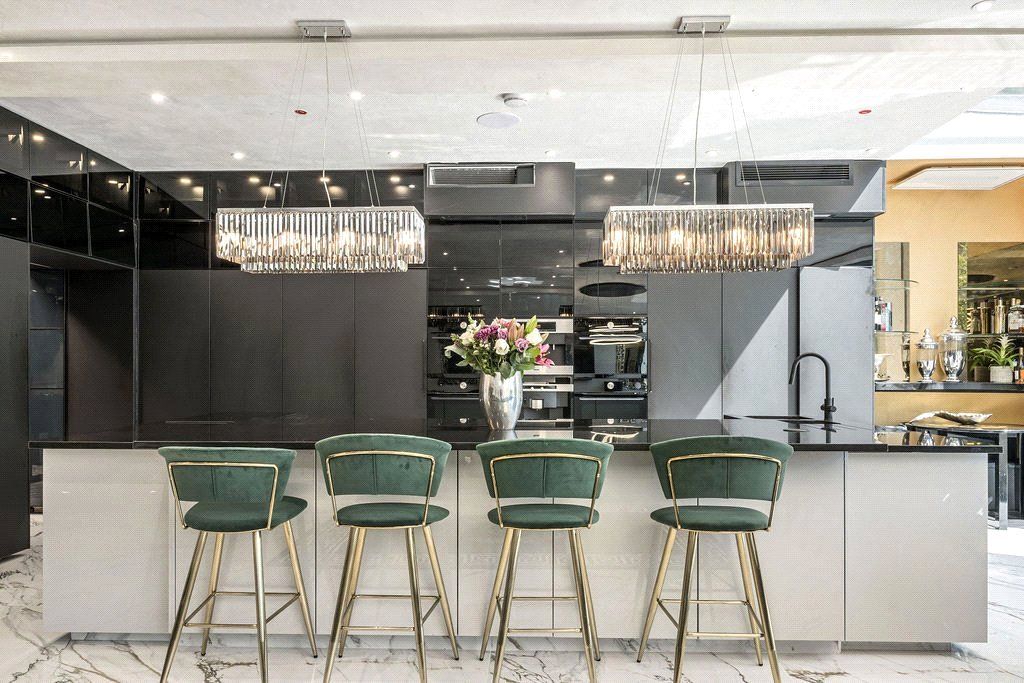 Additional image 4 of 5 bed detached house to rentWaggon Road, Barnet EN4