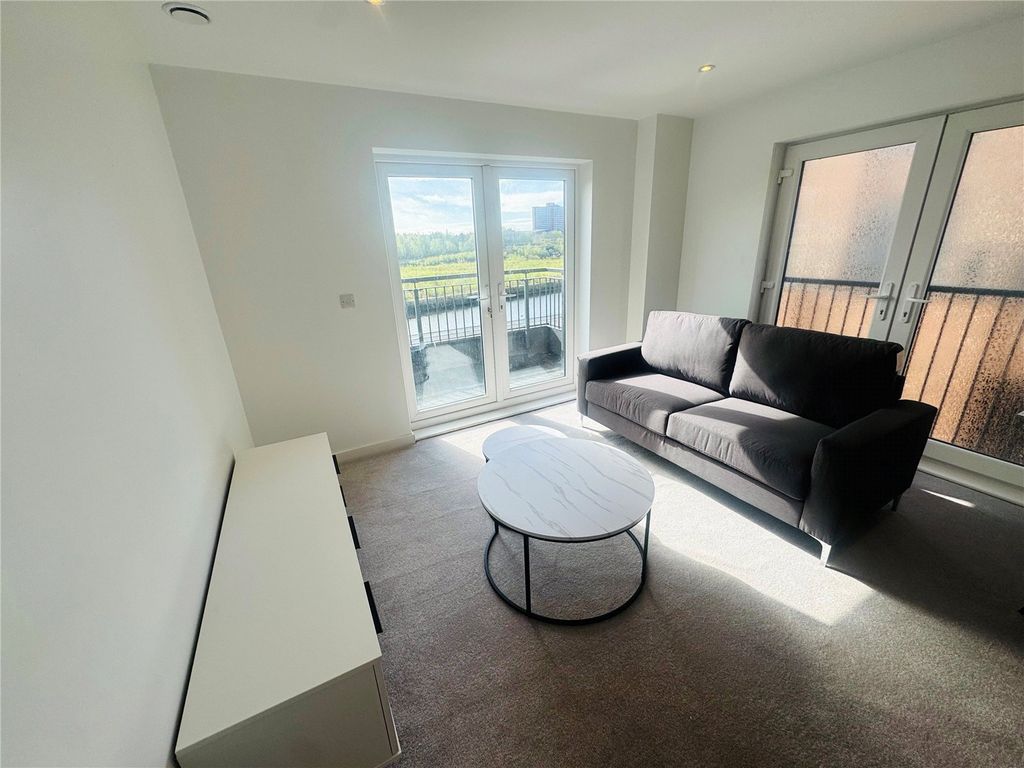 Property photo 2 of 8 Picture No. 12