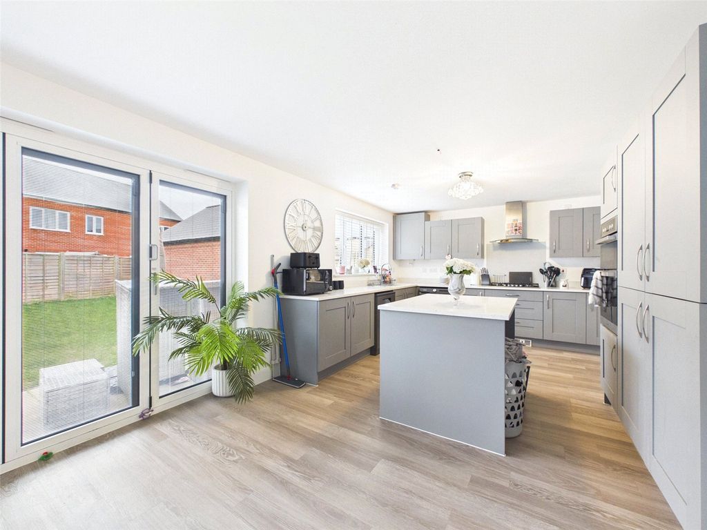 Property photo 3 of 21 Picture No. 28