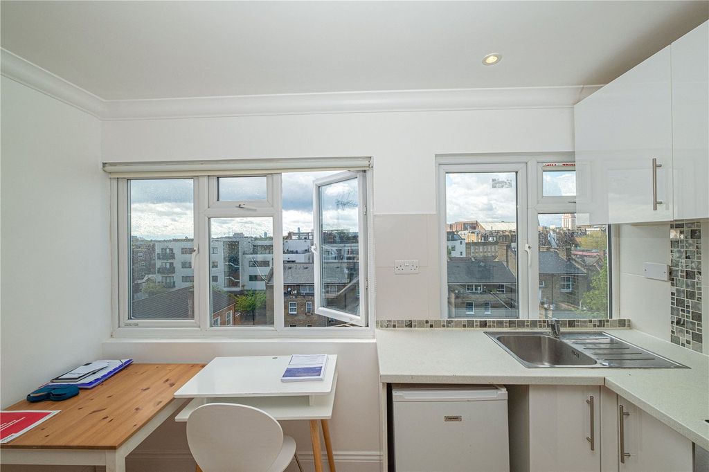 Property photo 3 of 8 Picture No. 06