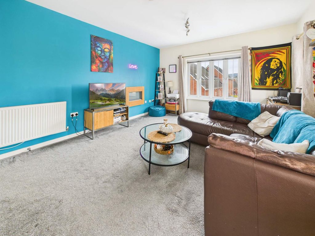 Property photo 3 of 9 Living Area