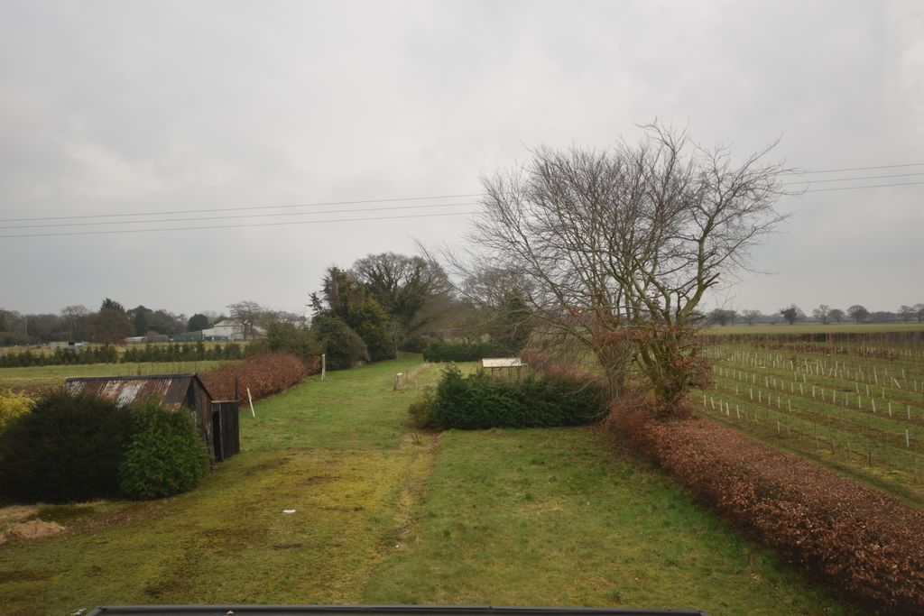 Property photo 2 of 18 Garden/Views