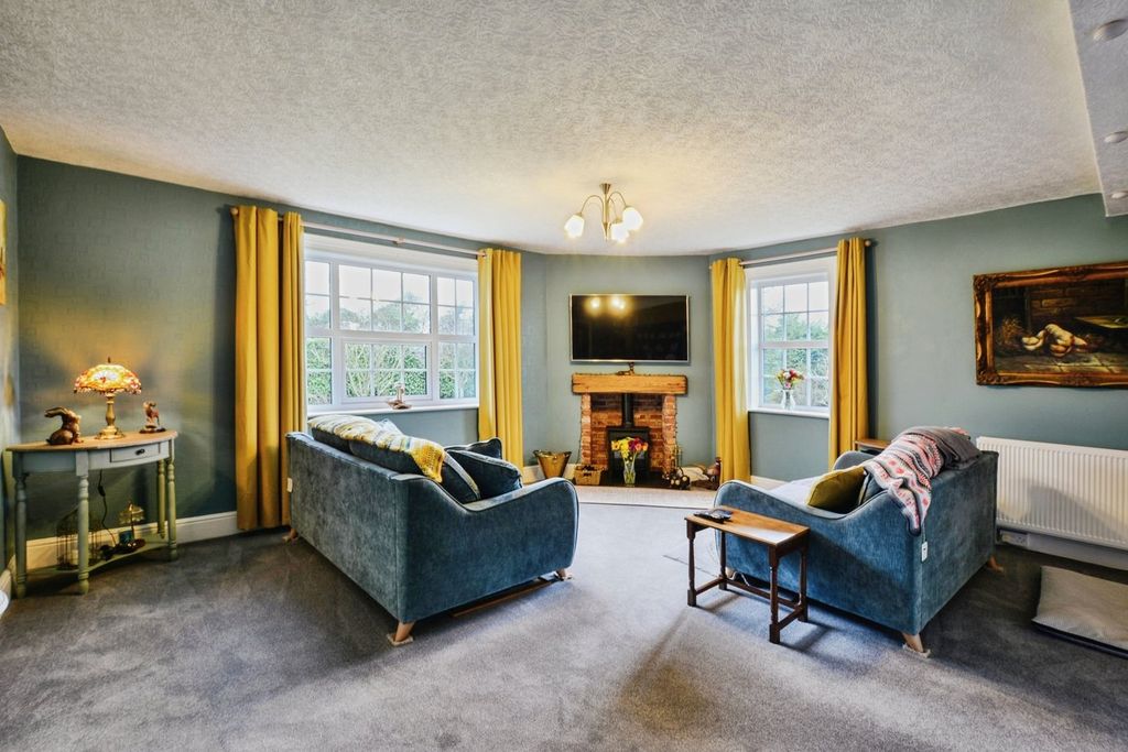 Property photo 2 of 19