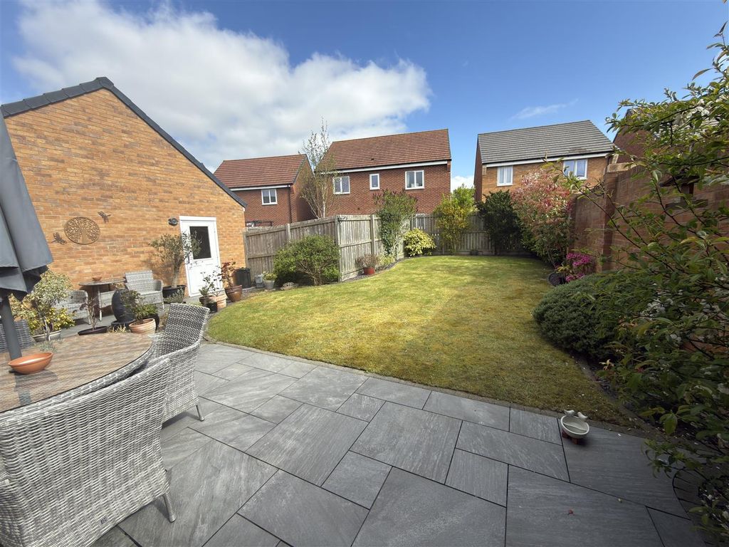 Property photo 2 of 15 Externally