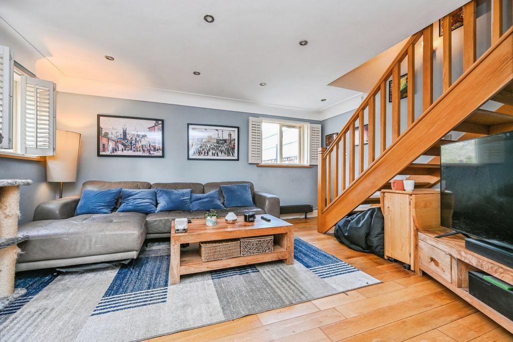 Property photo 3 of 17 Pbox-Img.Jpg