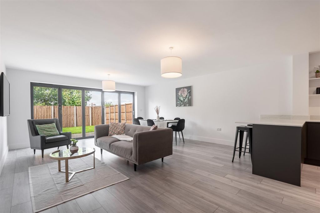 Property photo 2 of 21 Clarke Close-17.Jpg