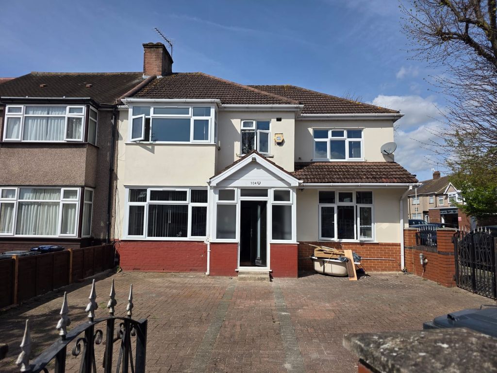 Property photo 1 of 48 A Spacious Five To Six Bedroom Property To Let In Ub6