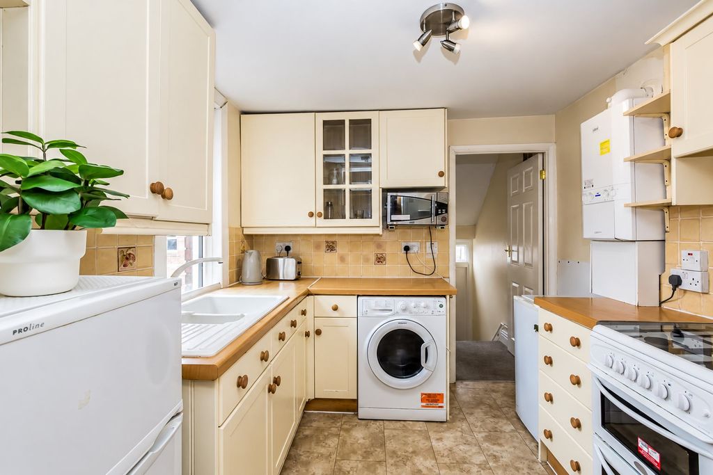 Property photo 2 of 9 Kitchen