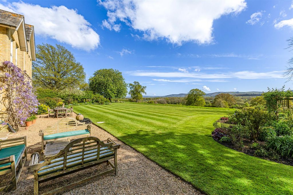 Property photo 2 of 47 Gardens
