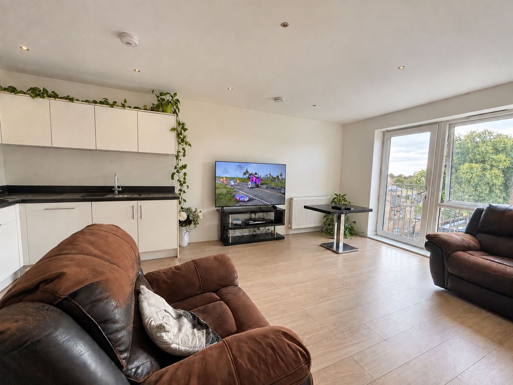 Property photo 2 of 8 42 Brennan House E10