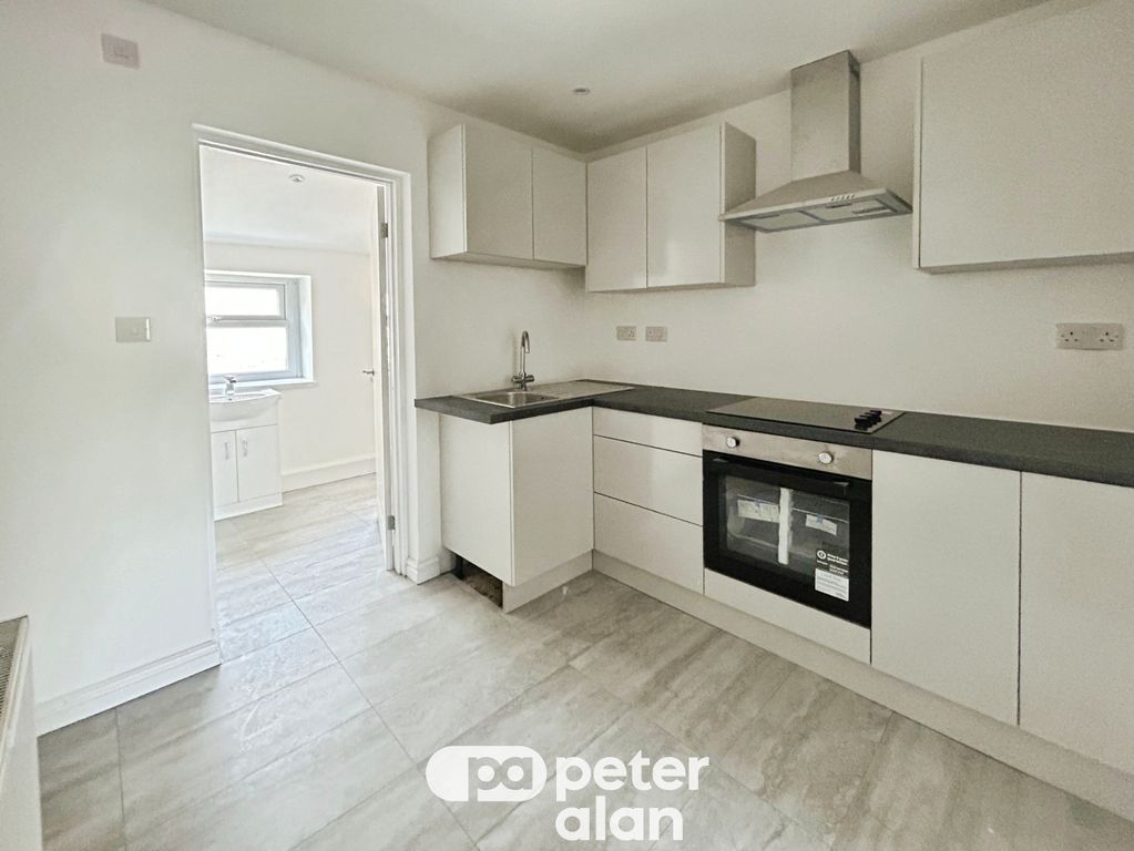 Property photo 2 of 9 Kitchen