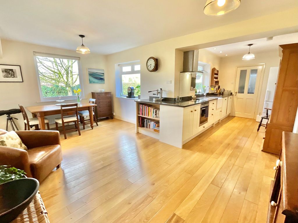 Property photo 3 of 34