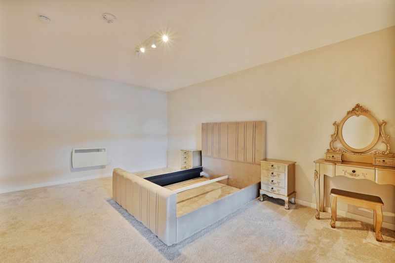 Property photo 3 of 20 Master