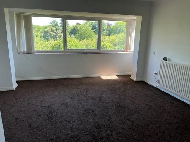 Property photo 3 of 11 Living Room