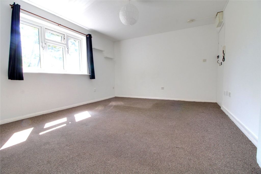 Property photo 3 of 6 Picture No. 06