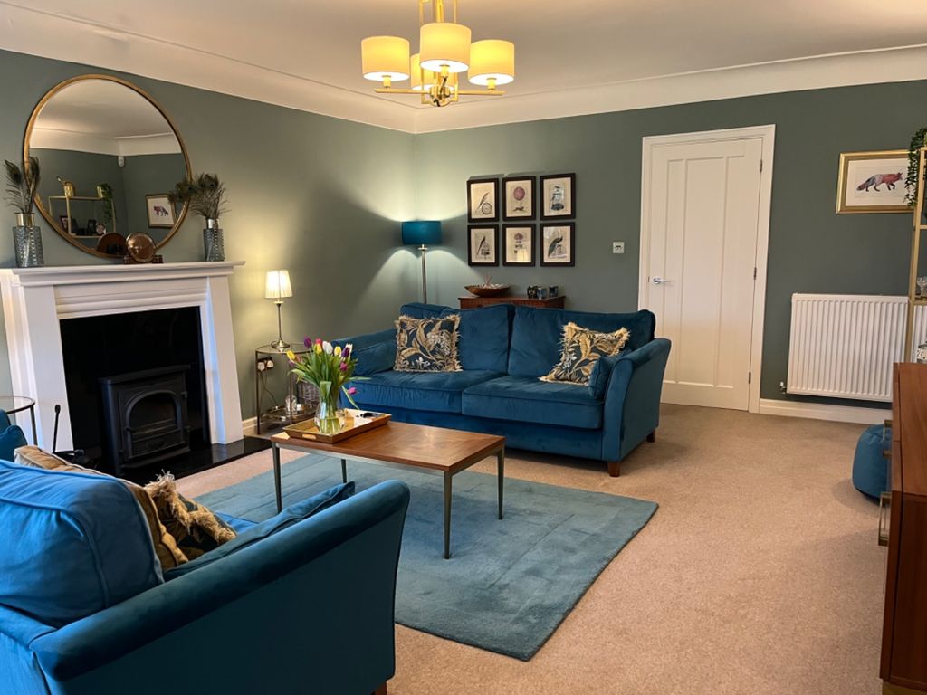 Property photo 2 of 32 Lounge