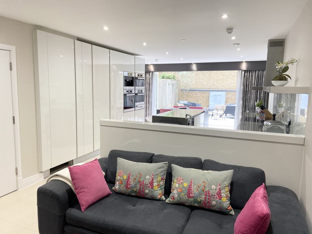 Property photo 3 of 22