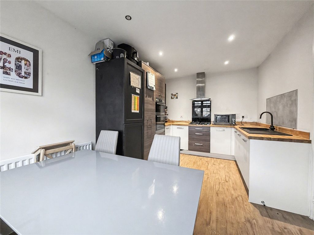 Property photo 3 of 19 Picture No. 23