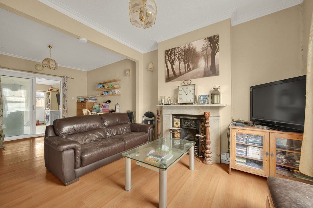 Property photo 3 of 18