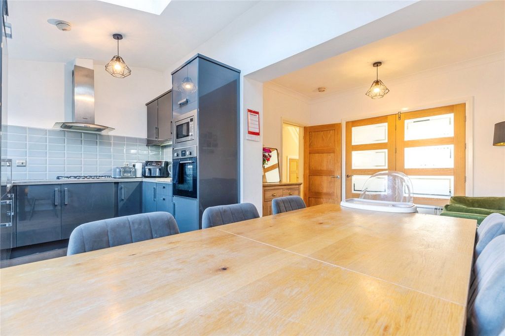 Property photo 2 of 23 Picture No. 17