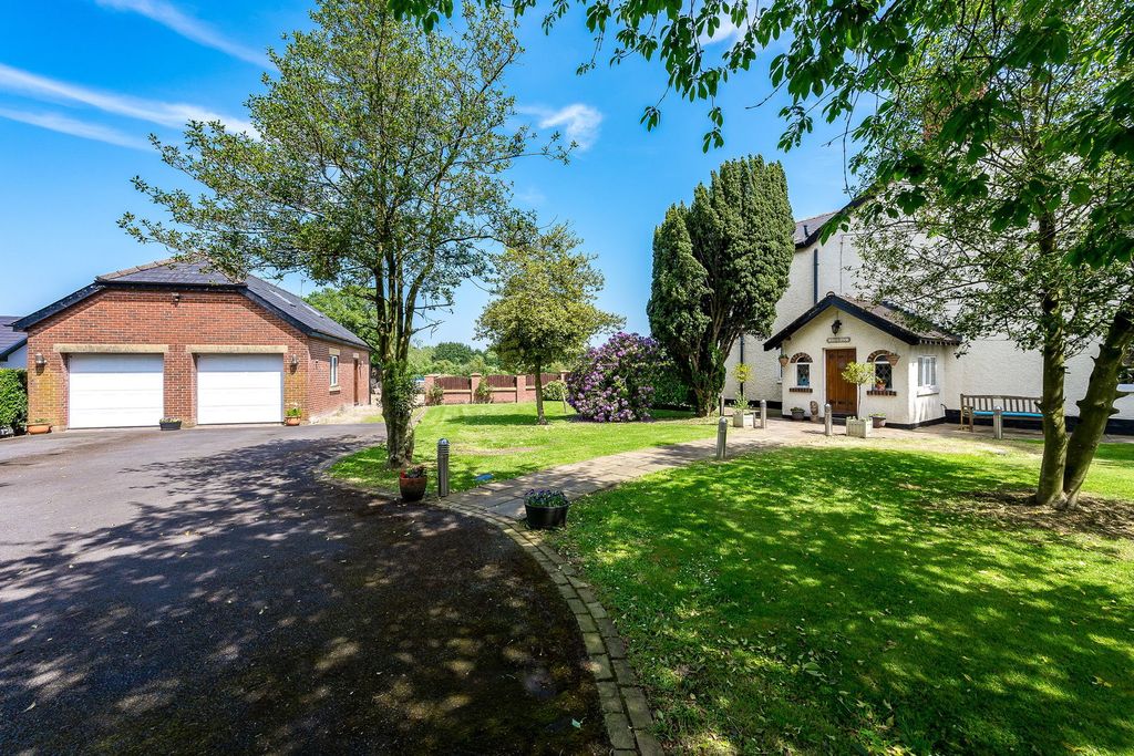 Property photo 2 of 35
