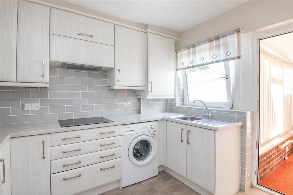 Property photo 2 of 14 Kitchen
